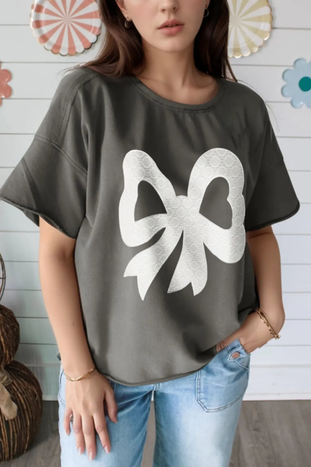 Bow Graphic Short Sleeve T-Shirt - cas7m