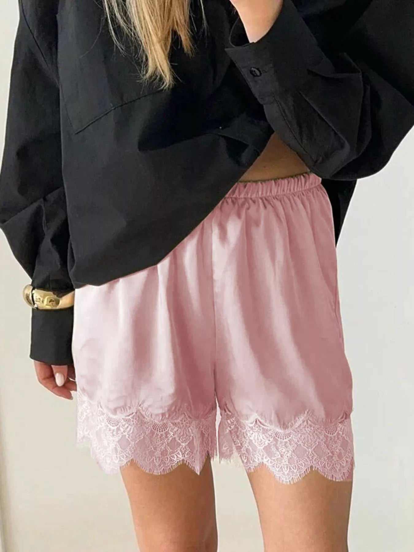 Lace Trim Elastic Waist Shorts - cas7m