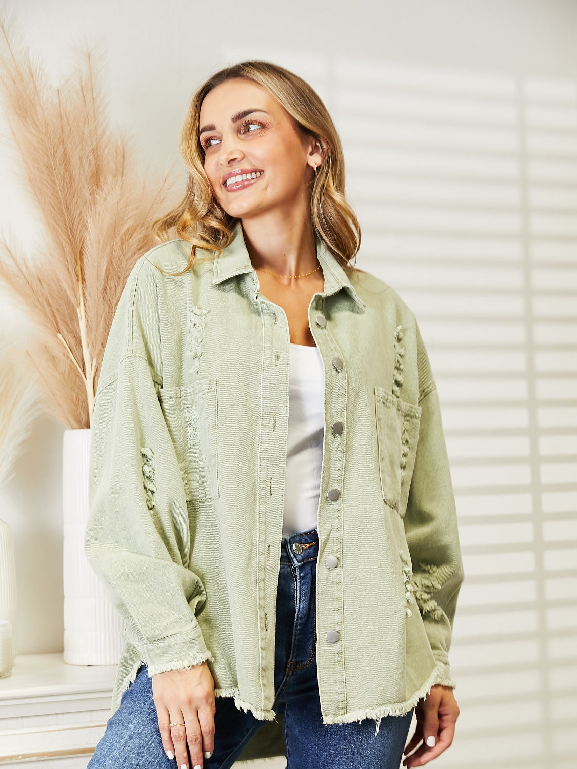 Distressed Raw Hem Denim Jacket - cas7m