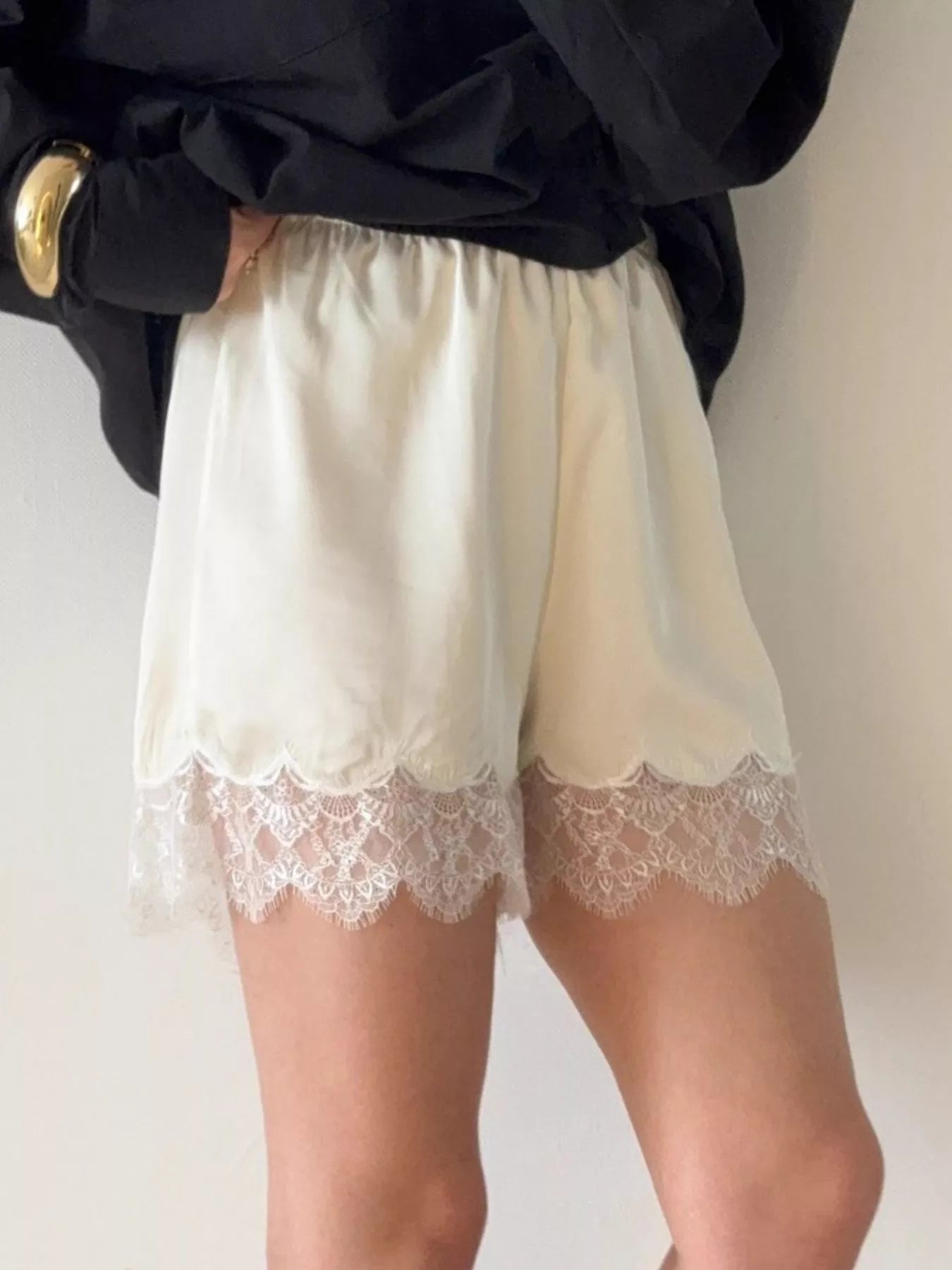 Lace Trim Elastic Waist Shorts - cas7m