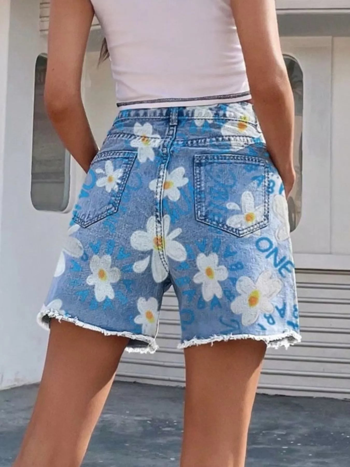 Daisy Frayed Hem Denim Shorts - cas7m