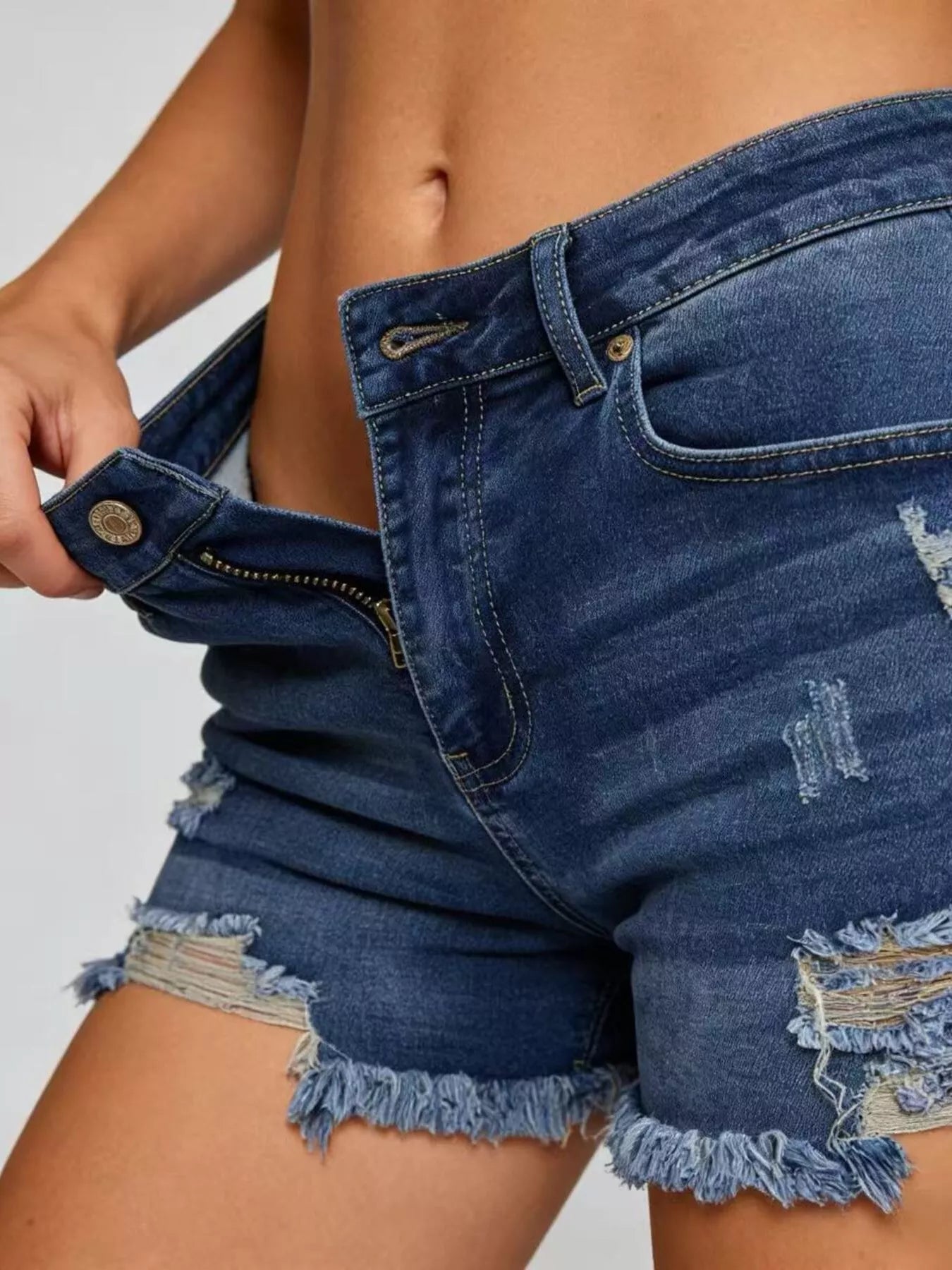 Distressed Frayed Hem Denim Shorts - cas7m