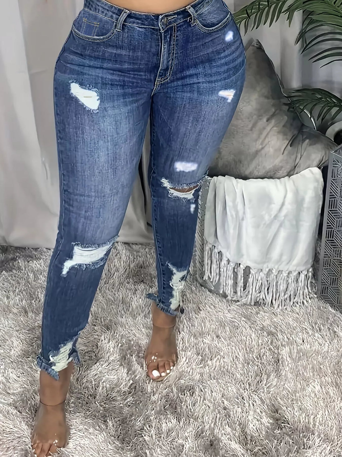 Plus Size Slim Fit Distressed Jeans - cas7m