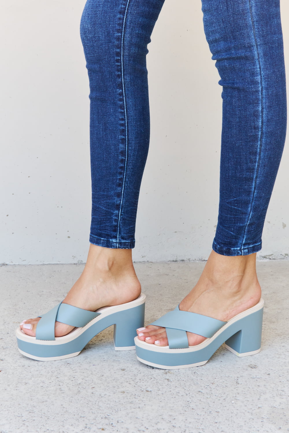 Weeboo Cherish The Moments Contrast Platform Sandals in Misty Blue - cas7m