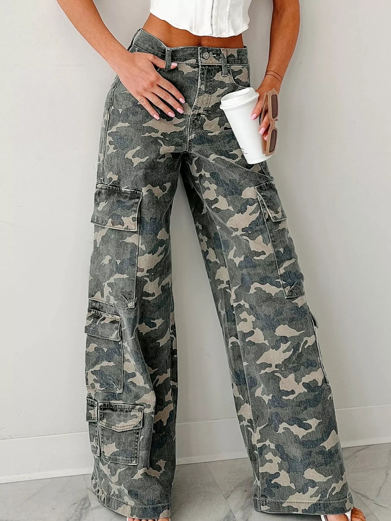 Camo Print Wide Leg Cargo Jeans - cas7m
