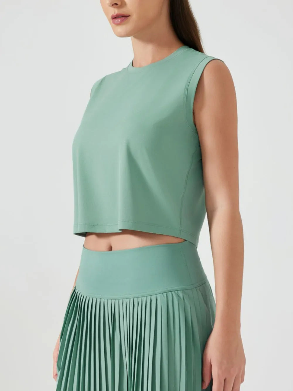 Millennia Round Neck Cropped Active Tank - cas7m
