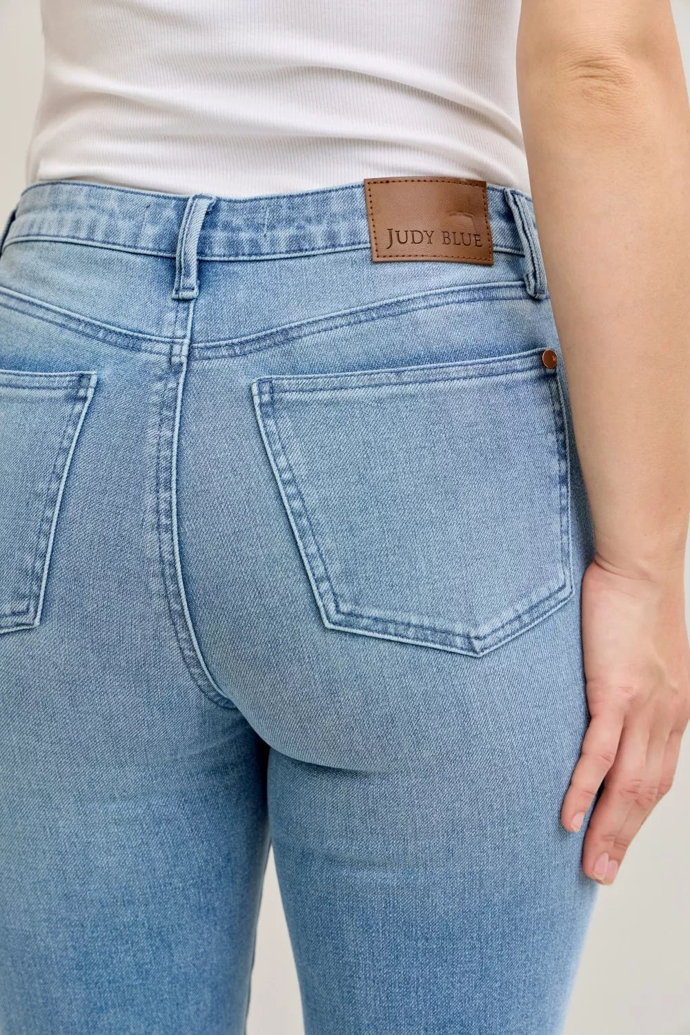 Judy Blue Full Size Mid Rise Bootcut Jeans with Contrast Wash & Front Patch Pockets Plus Size - cas7m