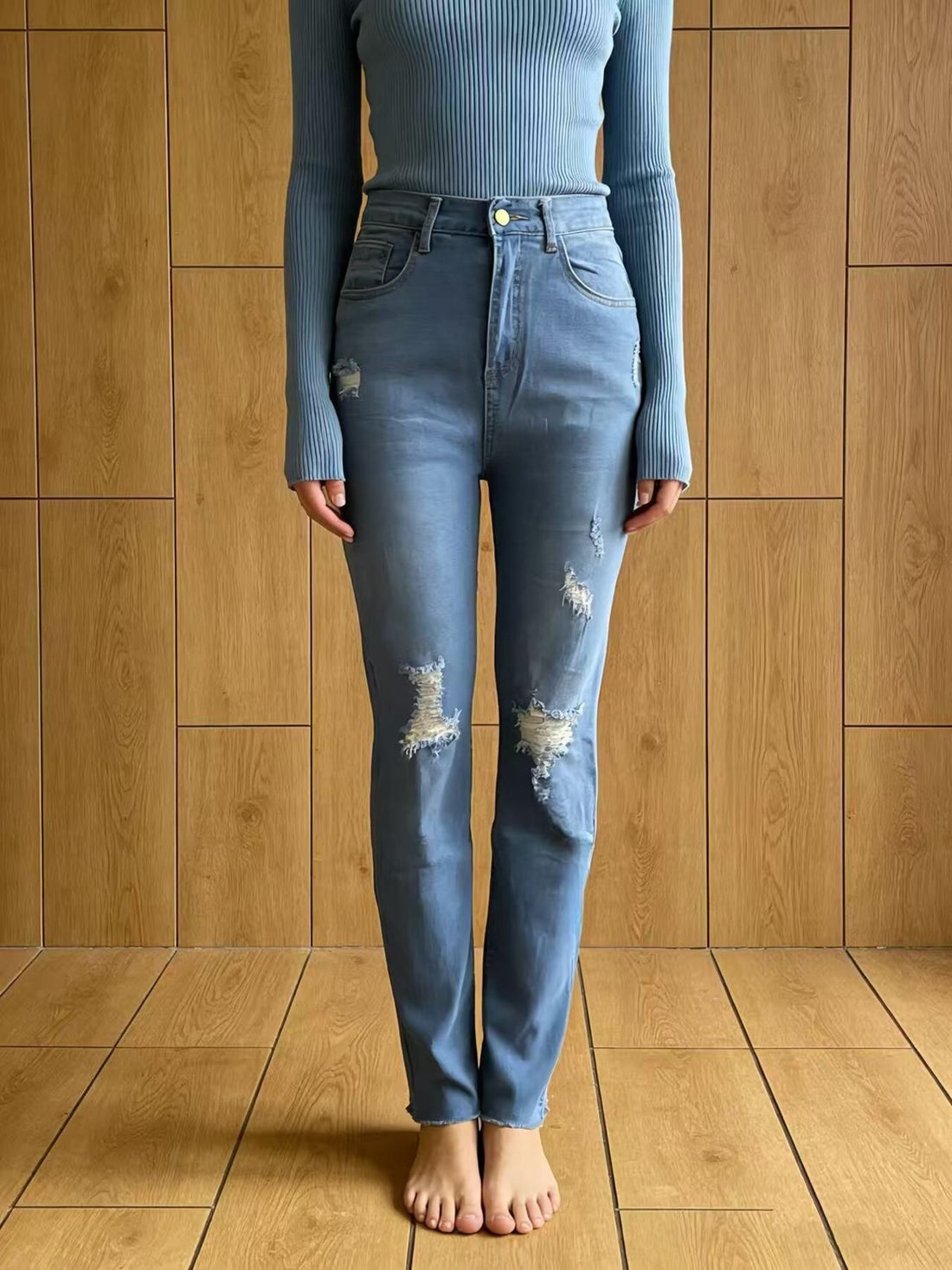 High-Waisted Distressed Jeans - cas7m