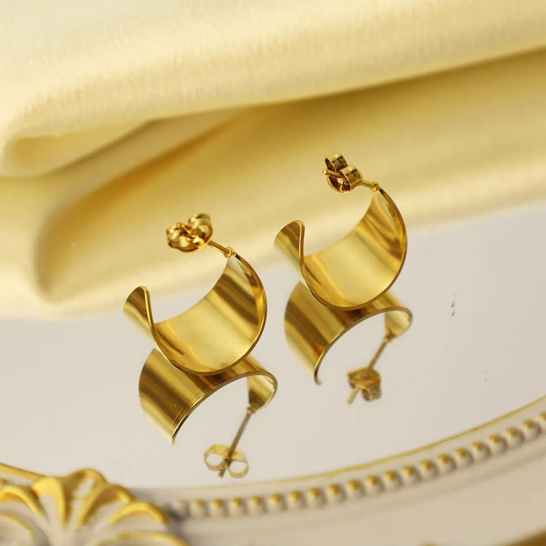 18K Gold-Plated Stud Earrings - cas7m