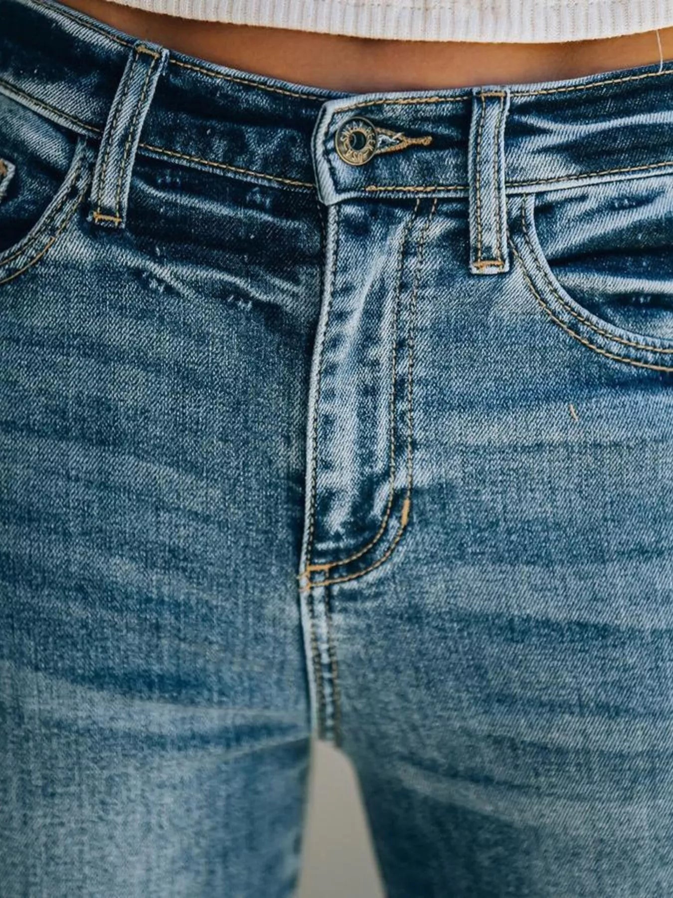 Frayed Hem High-Waisted Wide Leg Jeans - cas7m