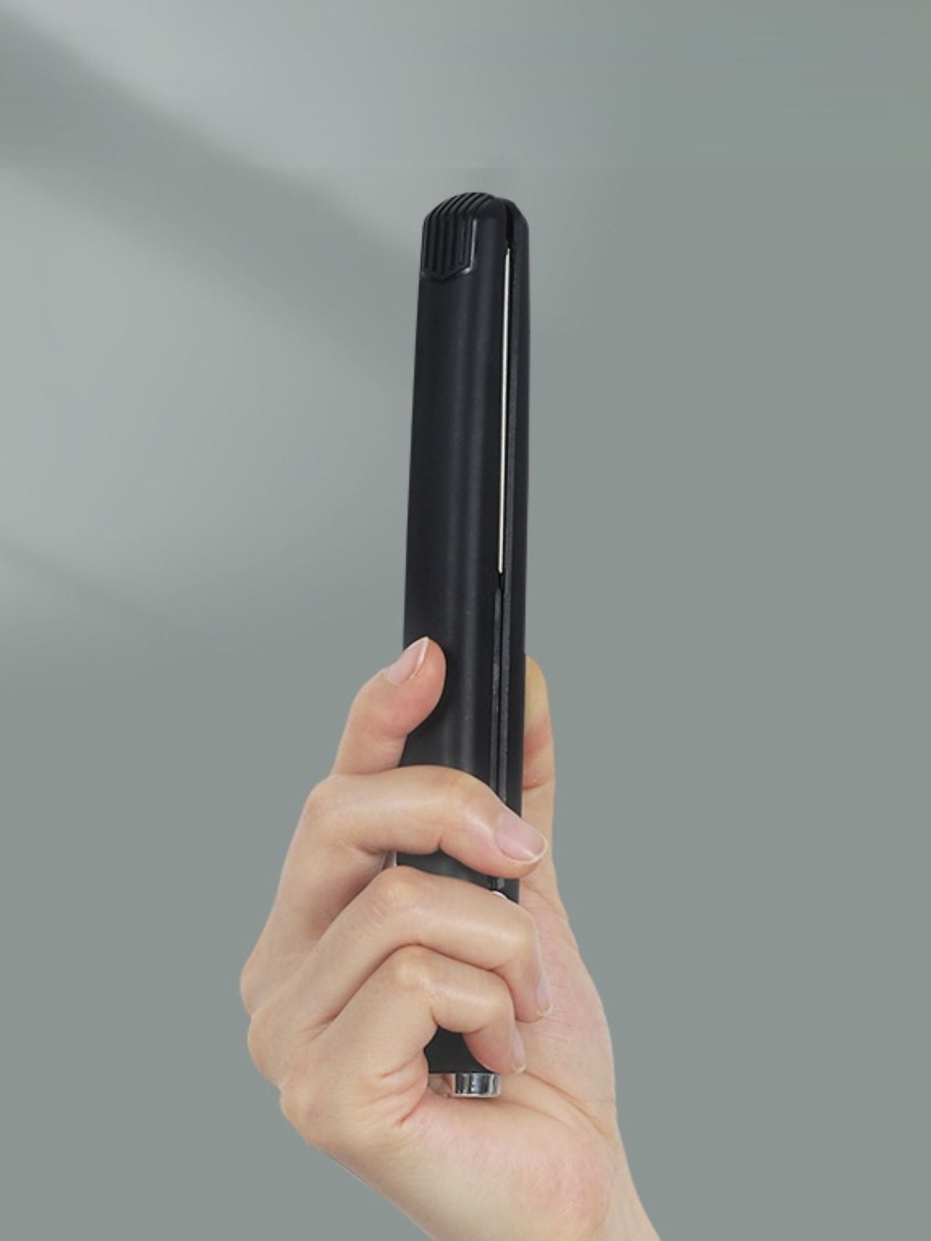 ProSalon Ceramic Hair Straightener: Sleek, Glossy Results Anytime - cas7m