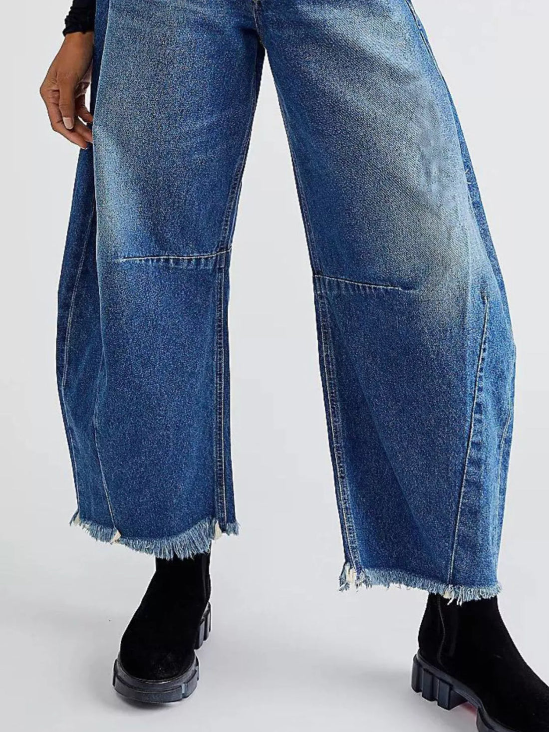 Wide Leg Raw Hem Jeans - cas7m