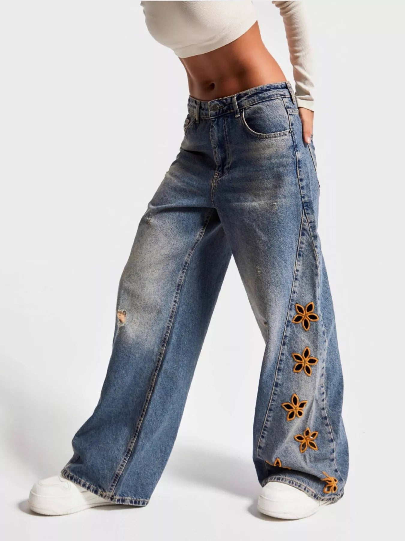 Floral Embroidered Wide Leg Jeans - cas7m