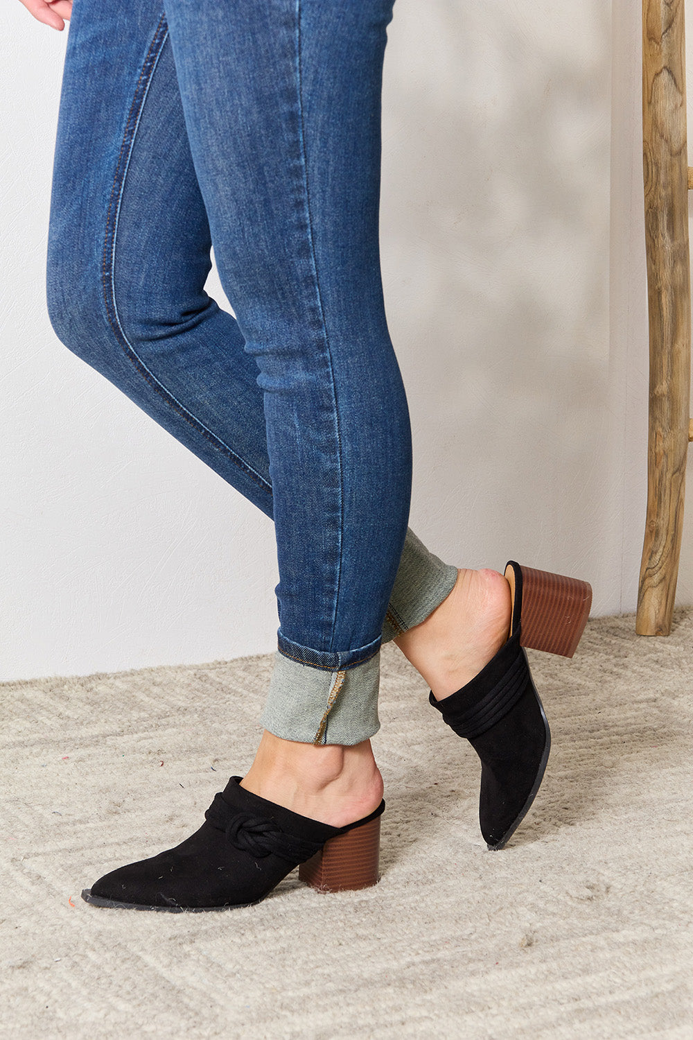 East Lion Corp Pointed-Toe Braided Trim Mules - cas7m