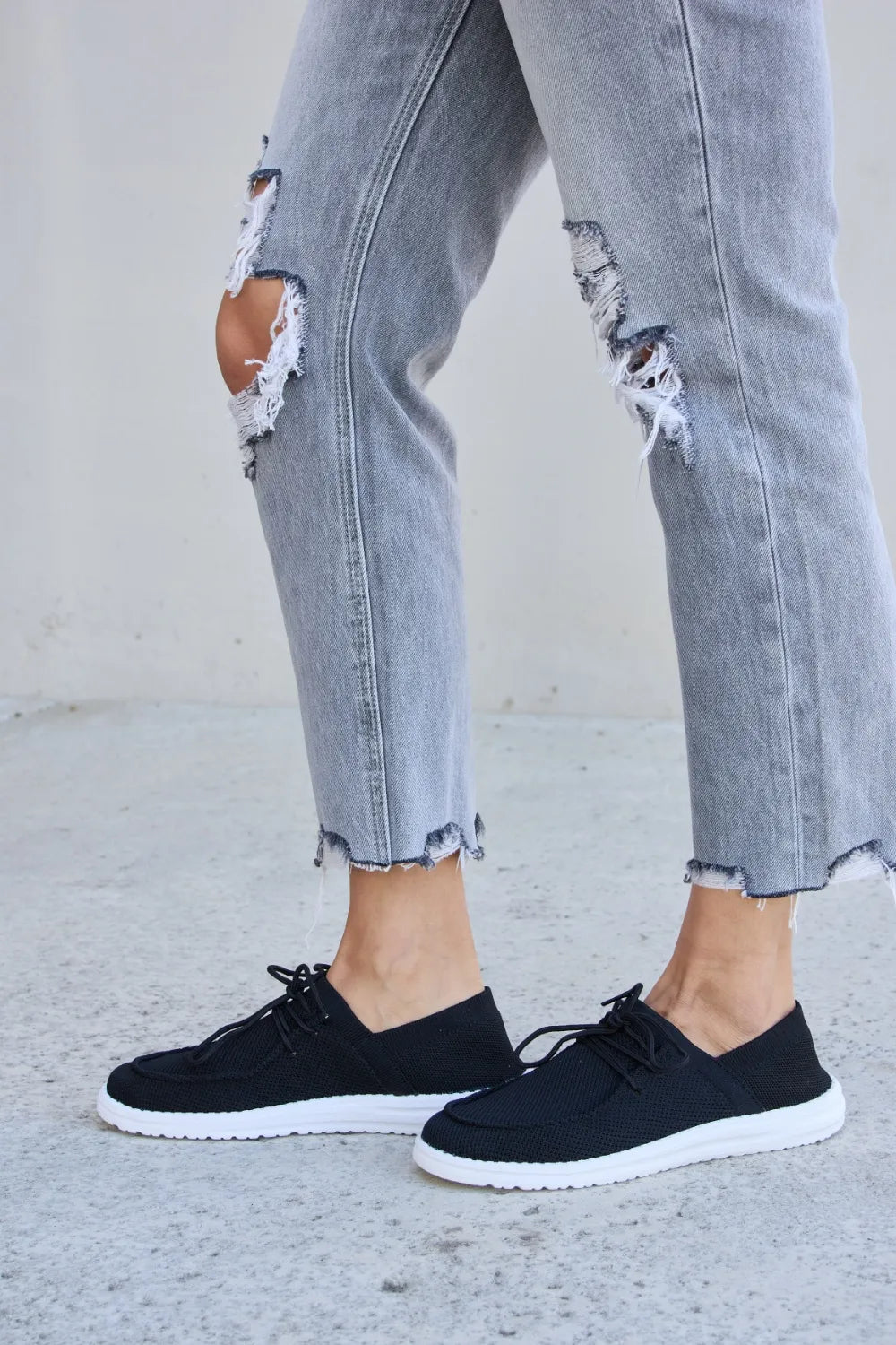 Forever Link Flat Round Toe Lace-Up Sneakers - cas7m