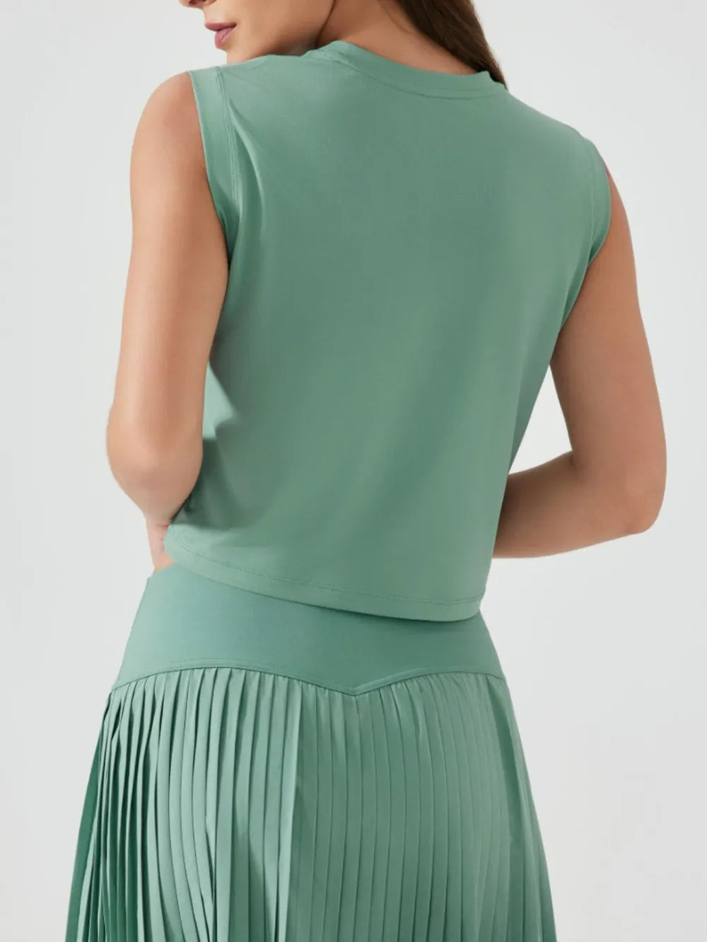 Millennia Round Neck Cropped Active Tank - cas7m