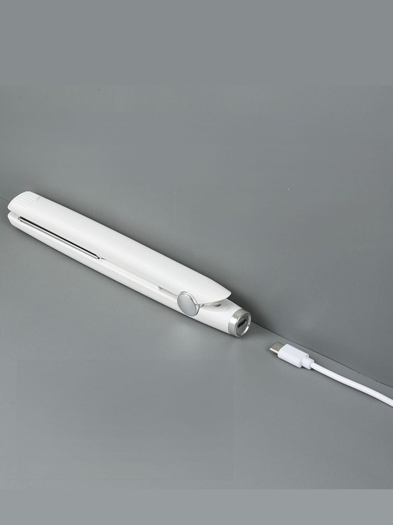 ProSalon Ceramic Hair Straightener: Sleek, Glossy Results Anytime - cas7m