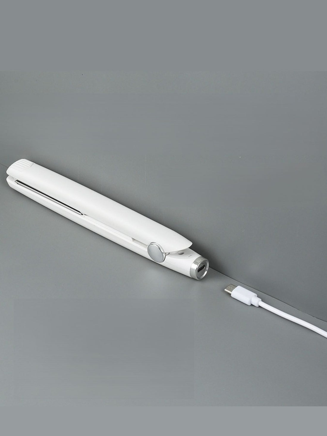 ProSalon Ceramic Hair Straightener: Sleek, Glossy Results Anytime - cas7m