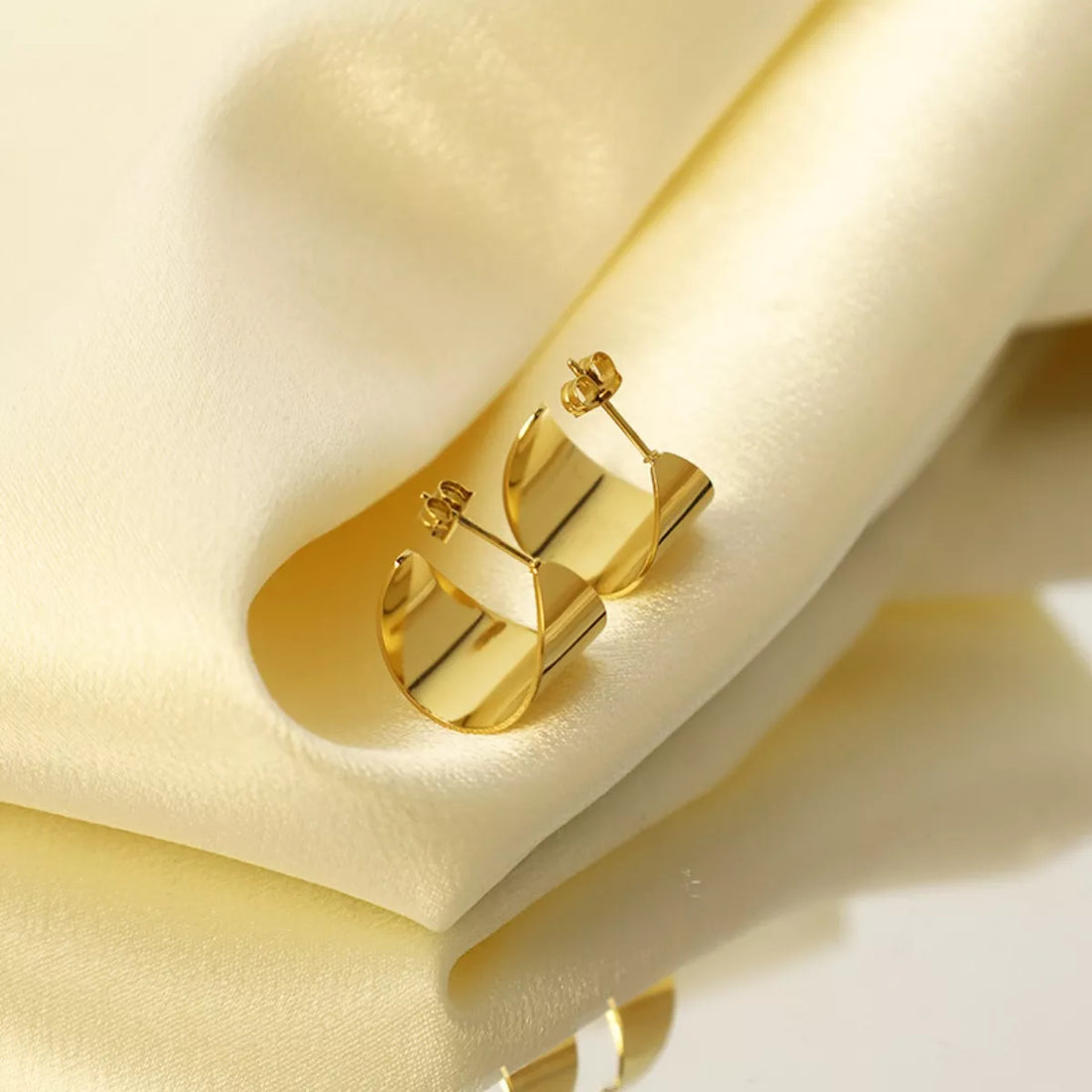 18K Gold-Plated Stud Earrings - cas7m