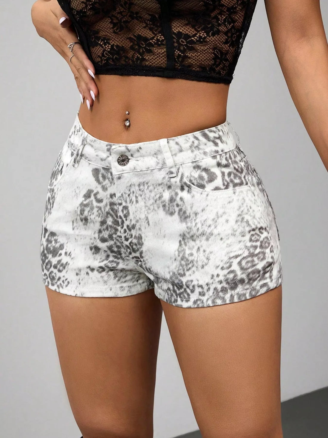 Leopard Print Denim Shorts - cas7m