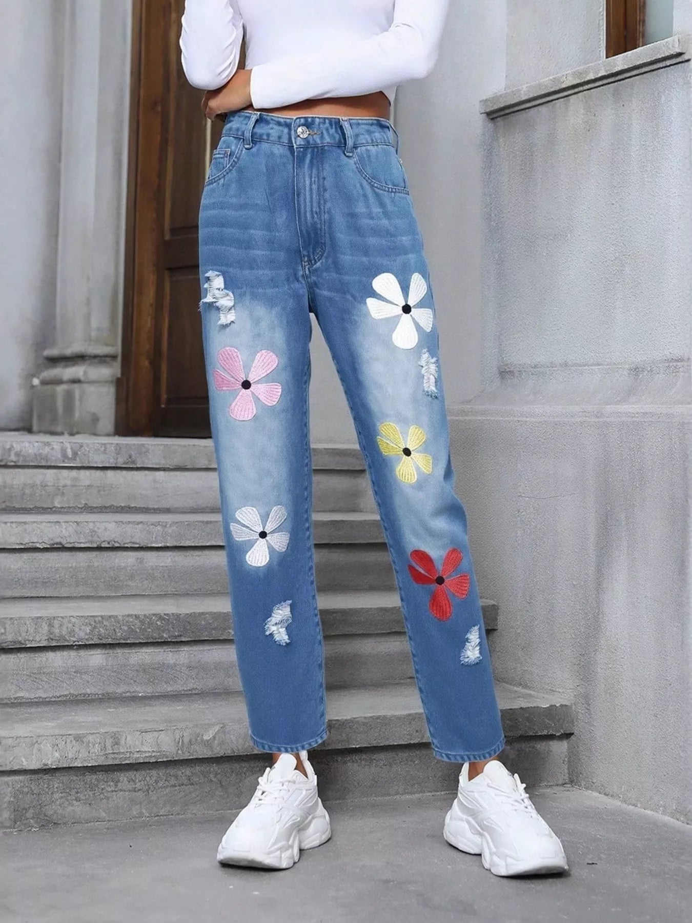 Floral Embroidered High Waist Distressed Jeans - cas7m