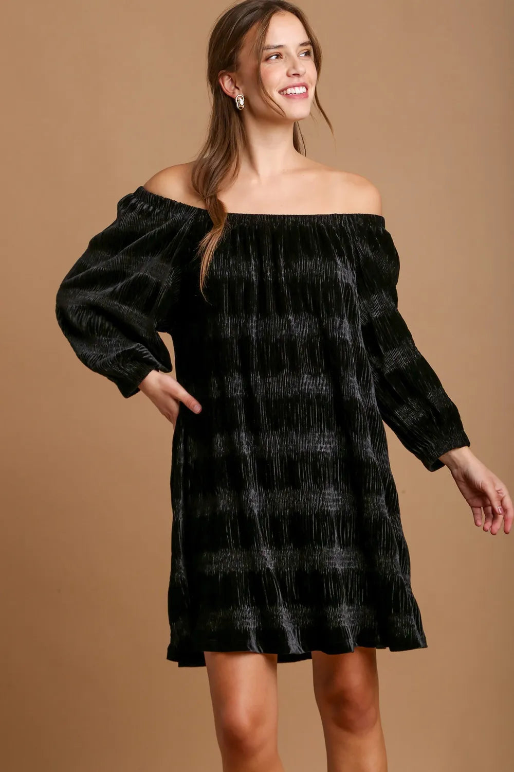 Umgee Off-Shoulder Balloon Sleeve Velvet Mini Dress - cas7m