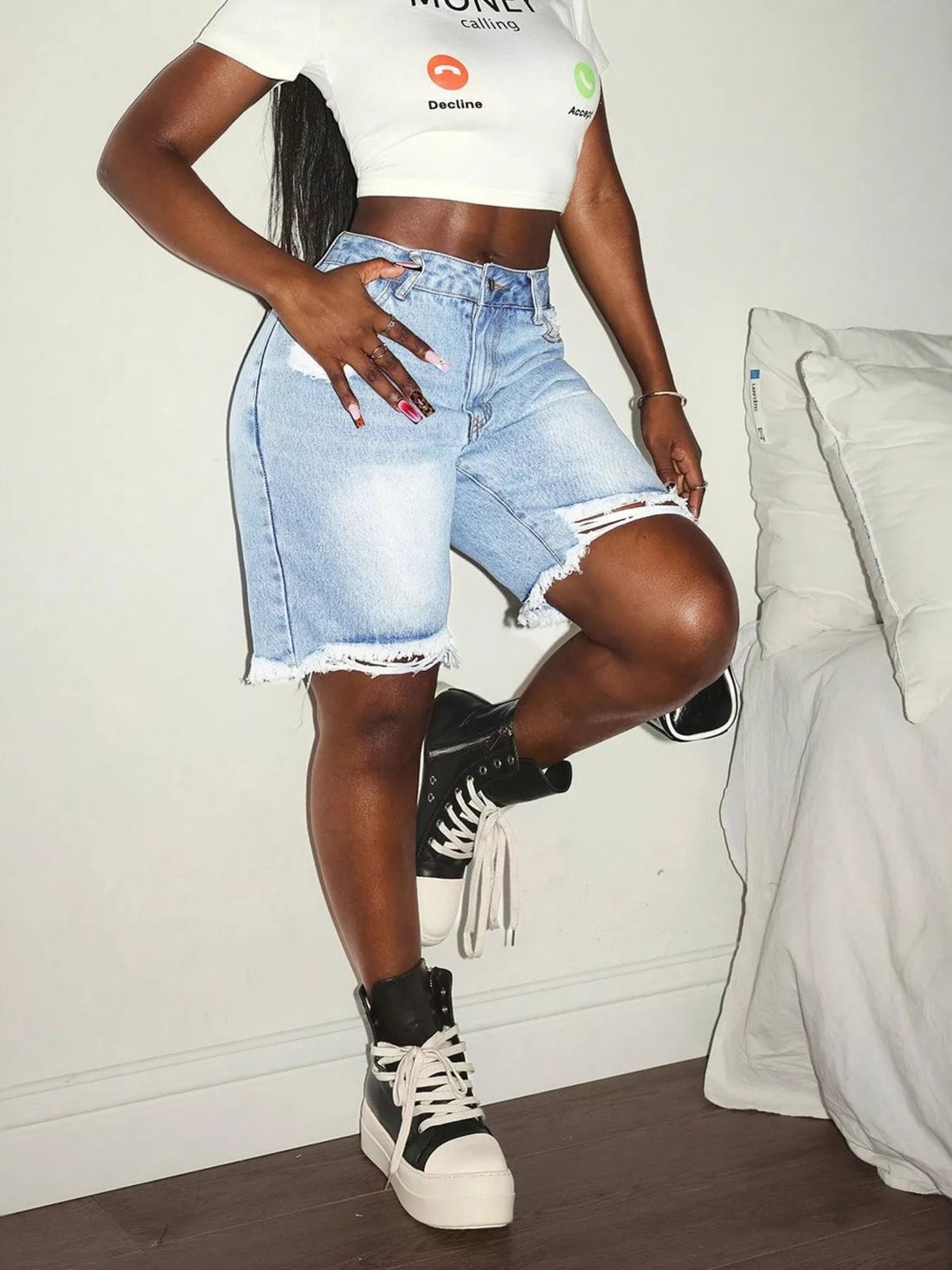 Distressed High Waist Frayed Hem Denim Shorts - cas7m