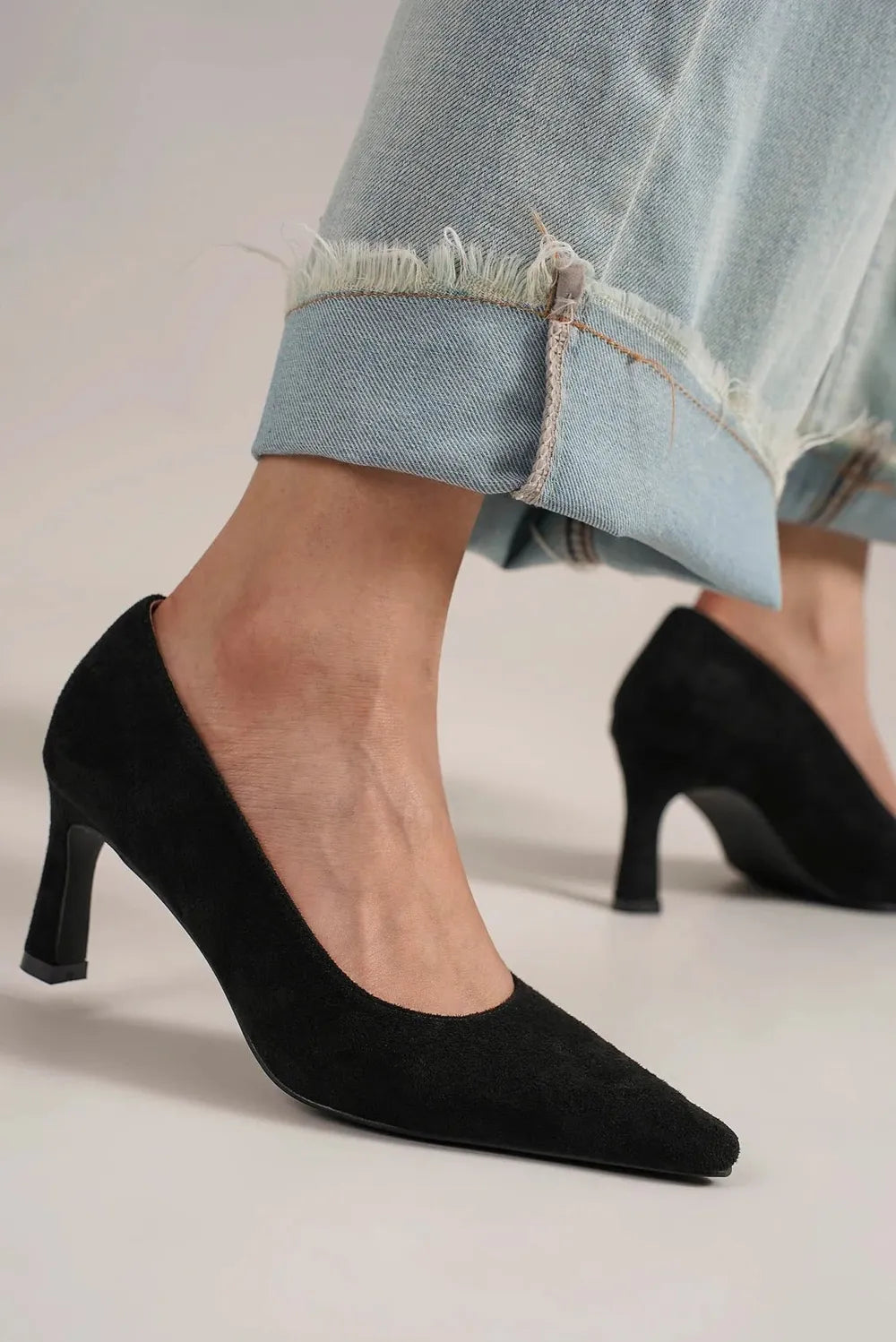 Beast Fashion Faux Suede Point Toe Pumps - cas7m