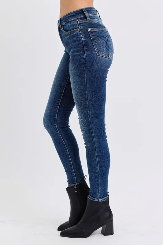 Judy Blue Full Size Run Mid-Rise Waist Skinny Jeans with Thermal Lining - cas7m