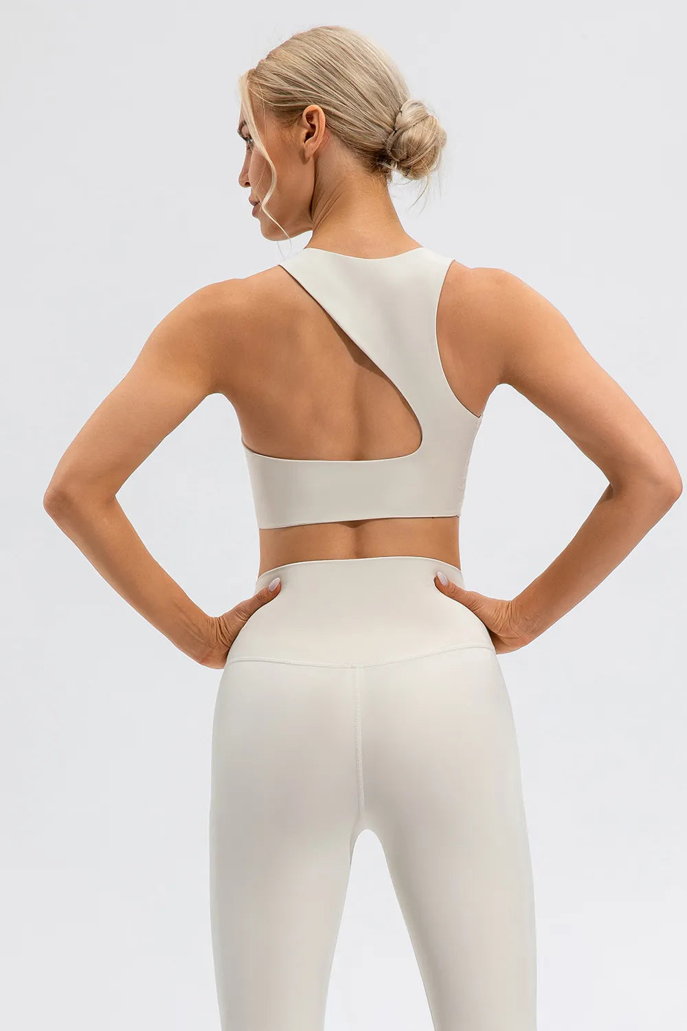 Round Neck Cutout Cropped Active Tank - cas7m