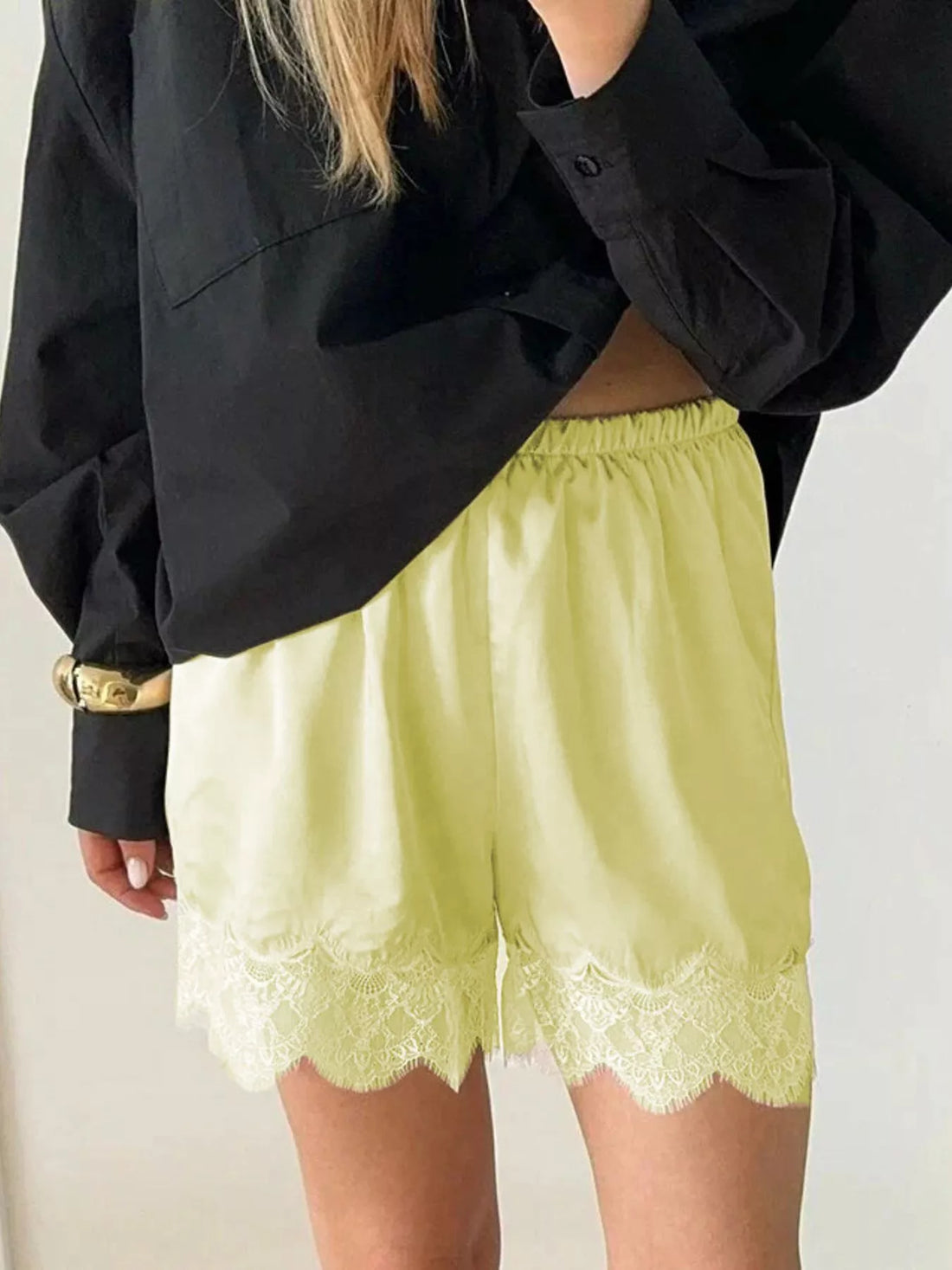 Lace Trim Elastic Waist Shorts - cas7m