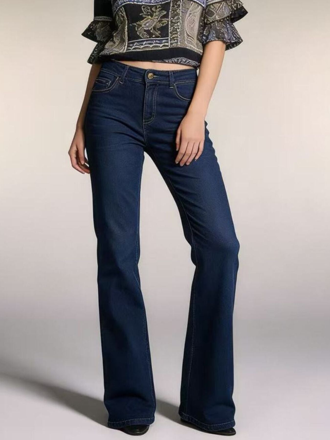 High-Waisted Bootcut Jeans - cas7m
