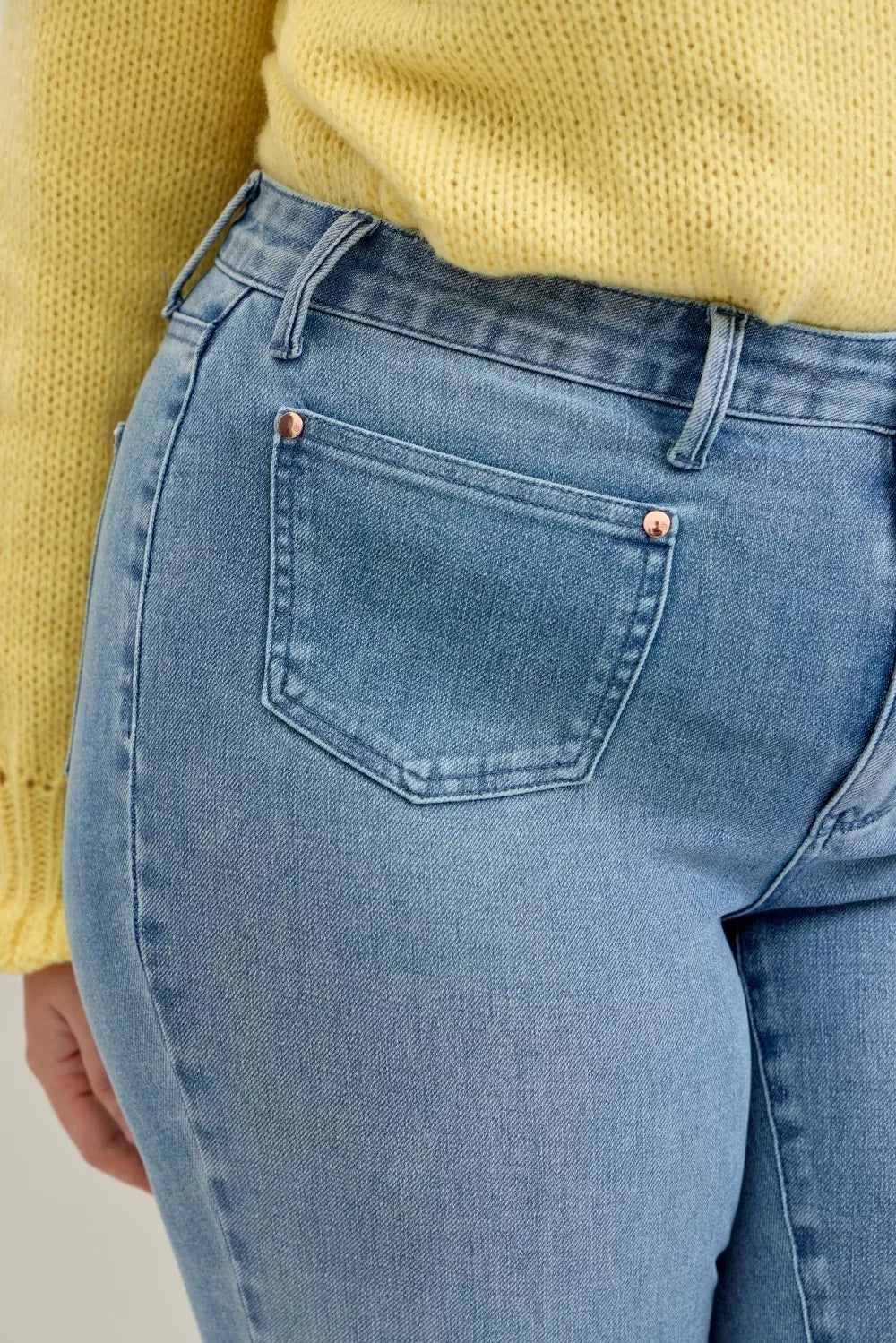 Judy Blue Full Size Mid Rise Bootcut Jeans with Contrast Wash & Front Patch Pockets Plus Size - cas7m
