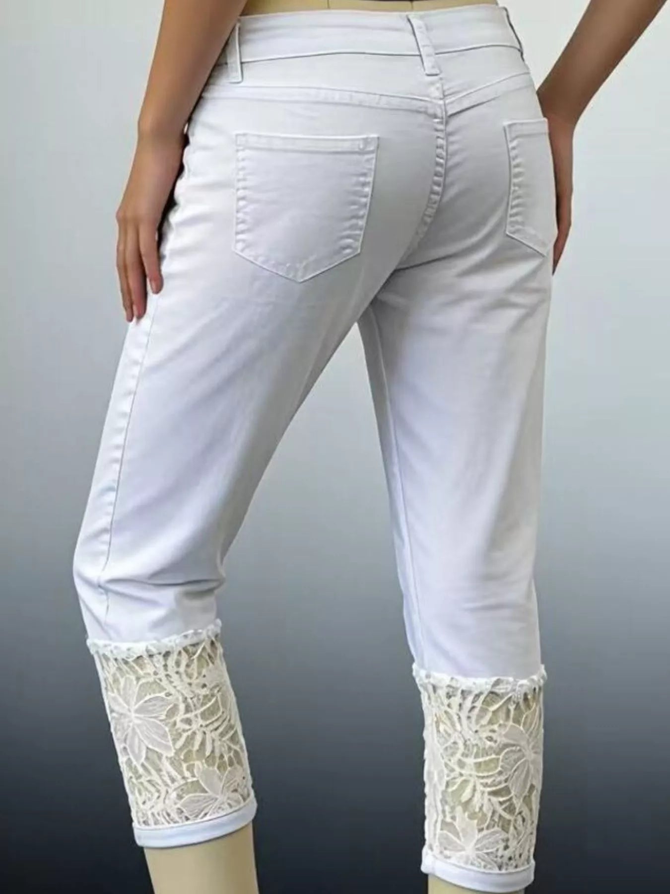 Full Size Lace Trimmed Capri Jeans Plus Size - cas7m