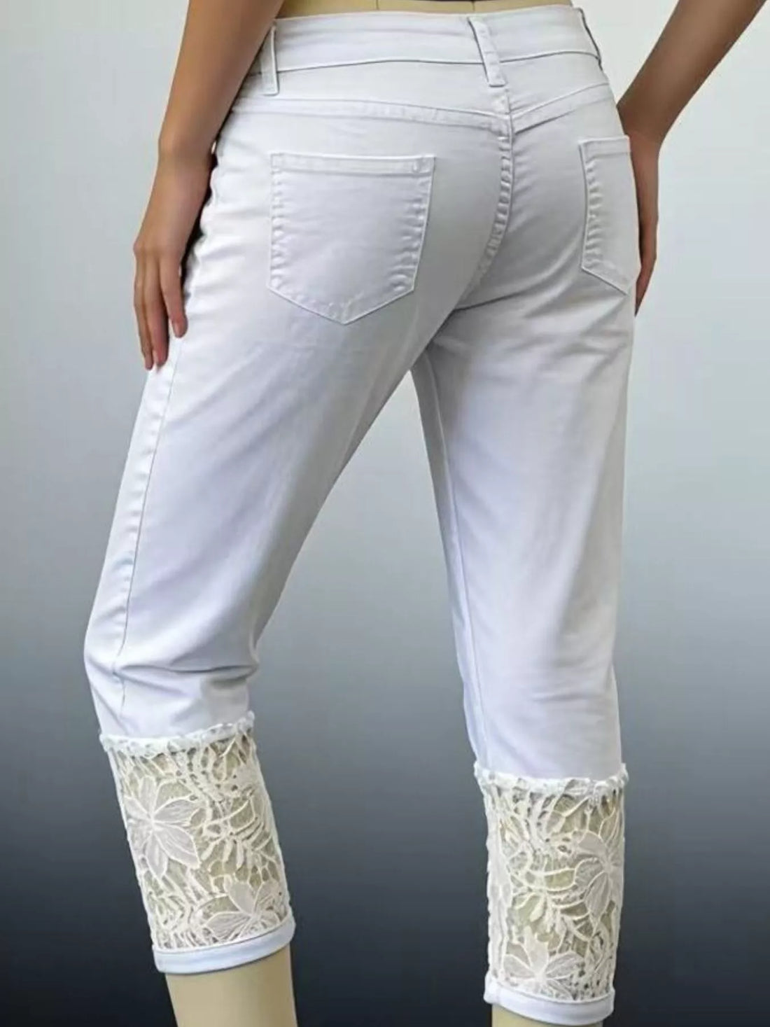 Full Size Lace Trimmed Capri Jeans Plus Size - cas7m