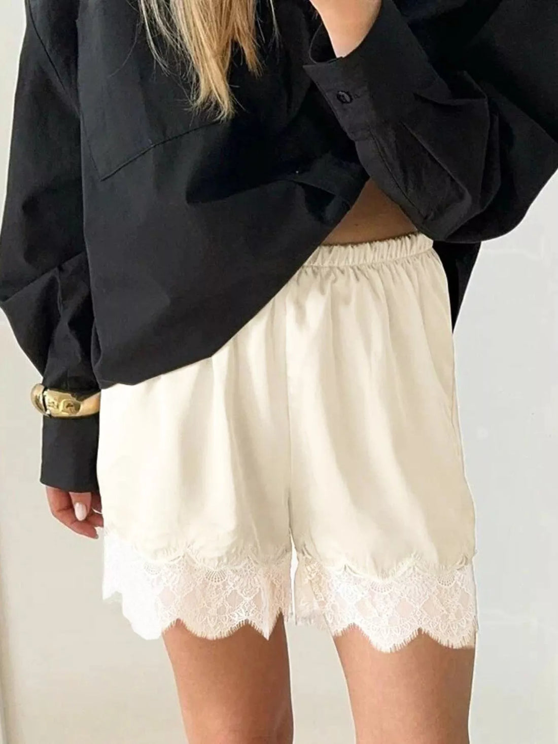 Lace Trim Elastic Waist Shorts - cas7m