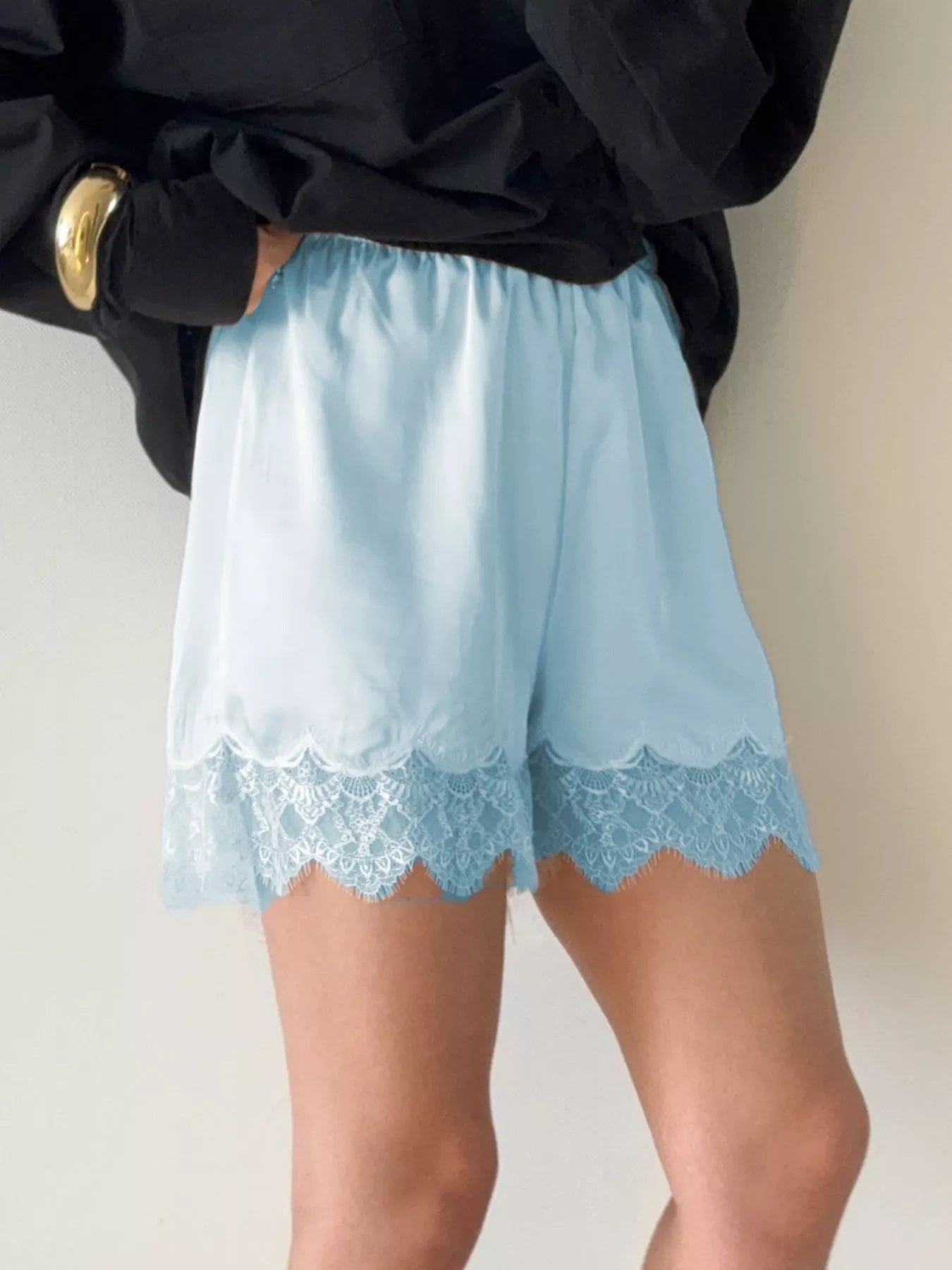 Lace Trim Elastic Waist Shorts - cas7m
