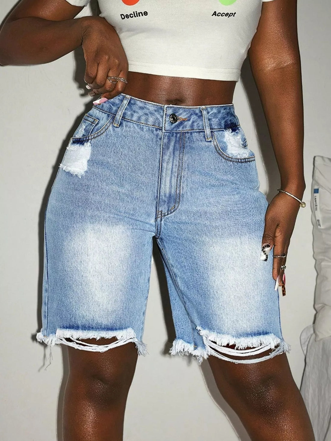 Distressed High Waist Frayed Hem Denim Shorts - cas7m