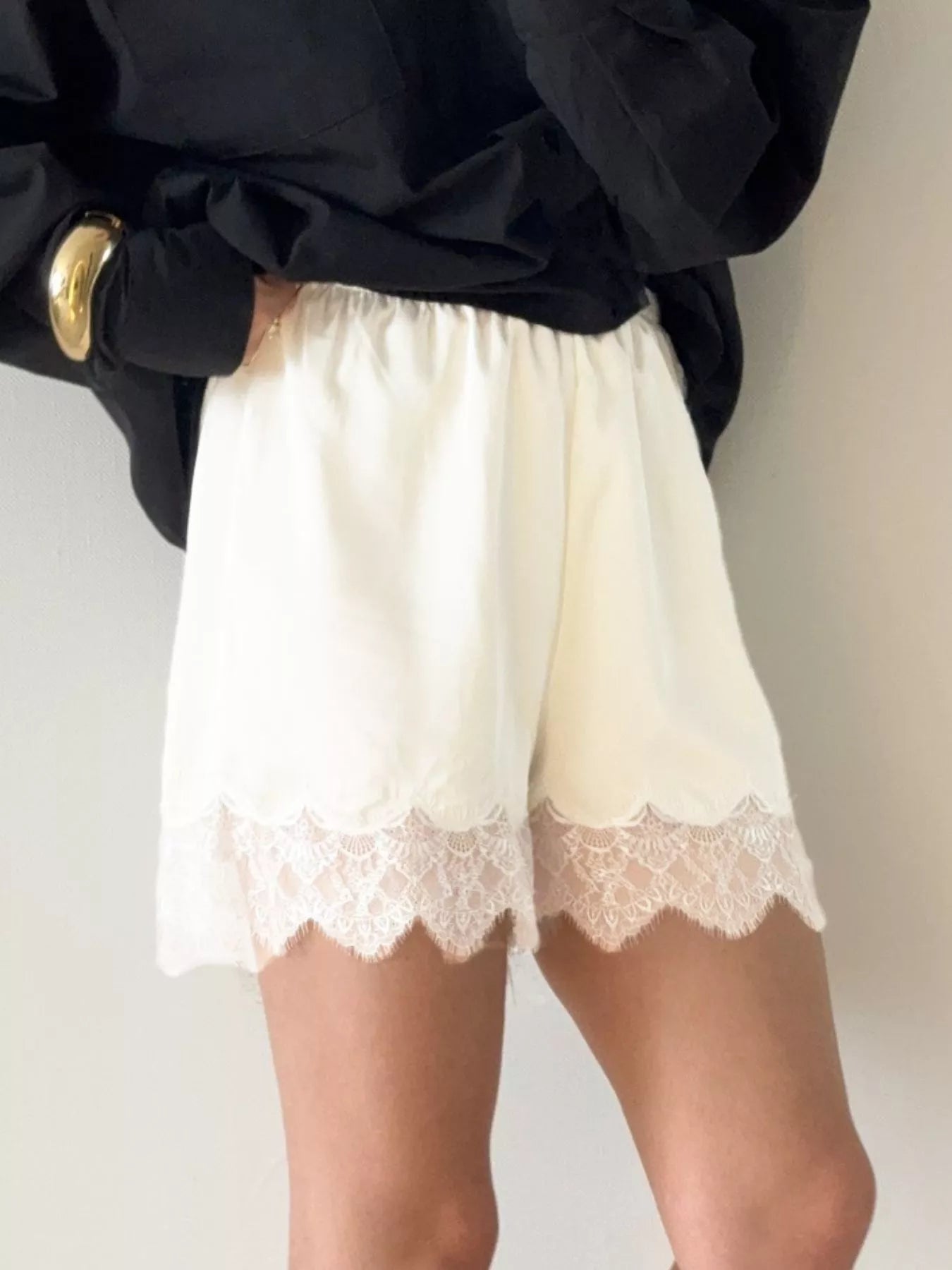Lace Trim Elastic Waist Shorts - cas7m