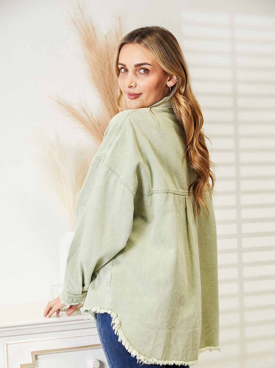 Distressed Raw Hem Denim Jacket - cas7m