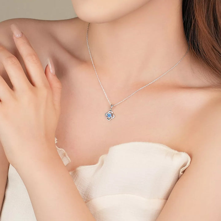 Four-Leaf Clover Pendant Necklace - cas7m