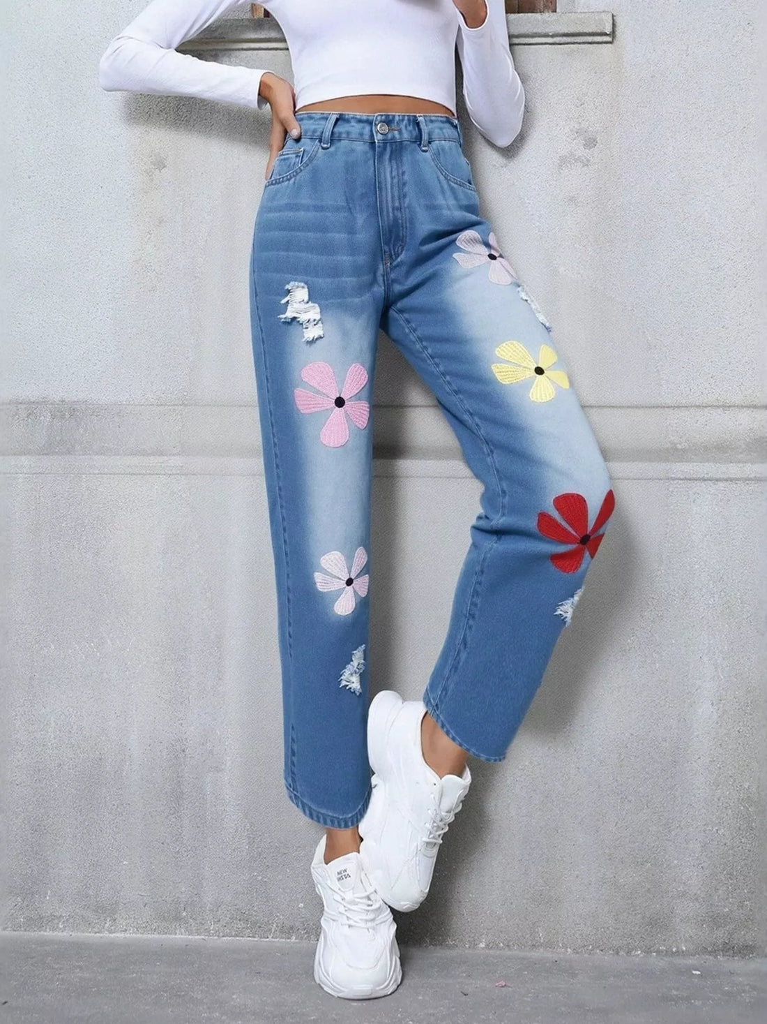 Floral Embroidered High Waist Distressed Jeans - cas7m