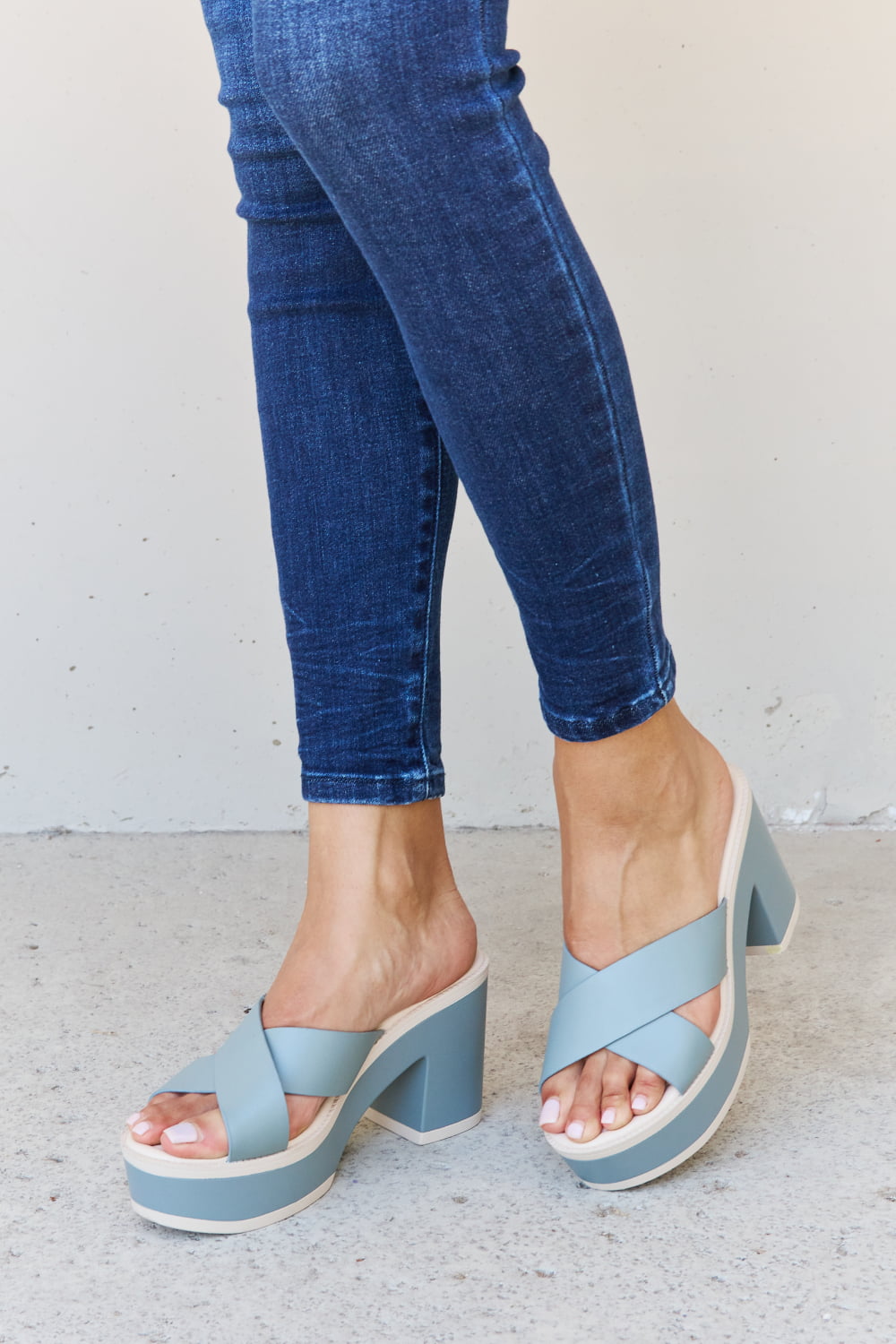 Weeboo Cherish The Moments Contrast Platform Sandals in Misty Blue - cas7m