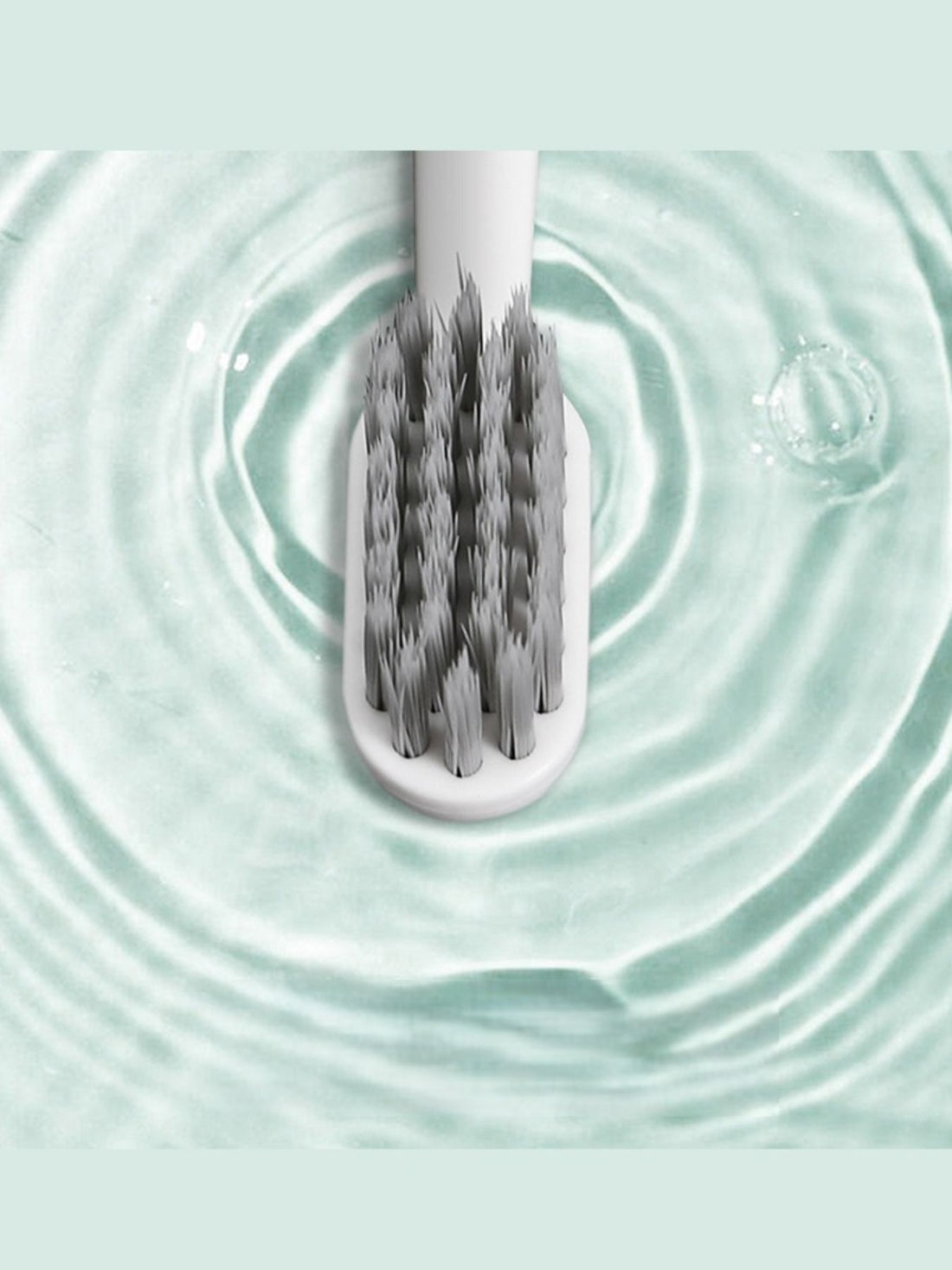 JetSet Smile: Portable Electric Toothbrush for Brilliant Oral Care - cas7m