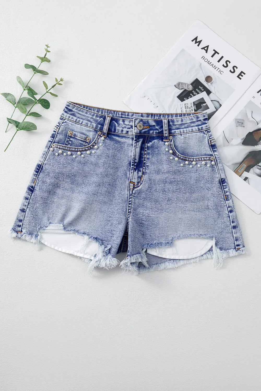 Pearl Studded Pockets Raw Hem Denim Shorts - cas7m