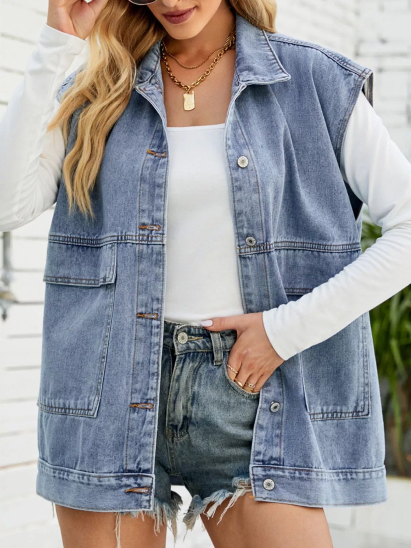 Sleeveless Button-Down Denim Jacket - cas7m