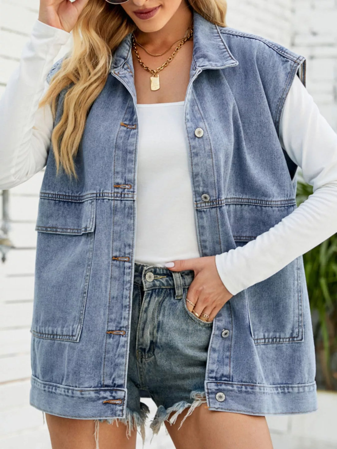 Sleeveless Button-Down Denim Jacket - cas7m