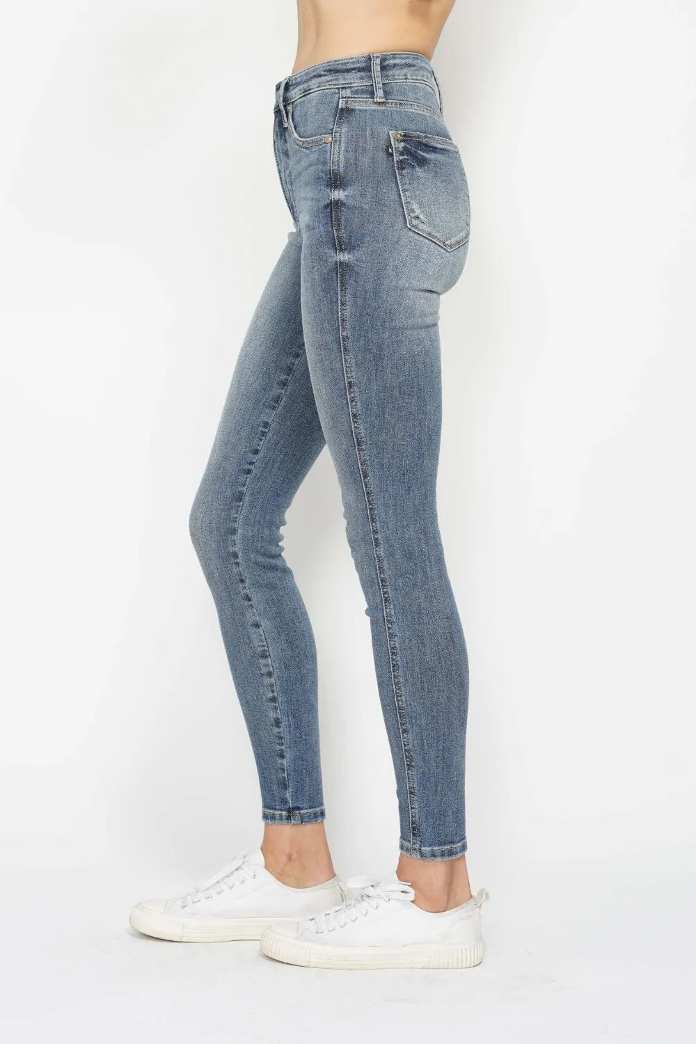 Judy Blue Full Size Tummy Control Contrast Wash Skinny Jeans - cas7m