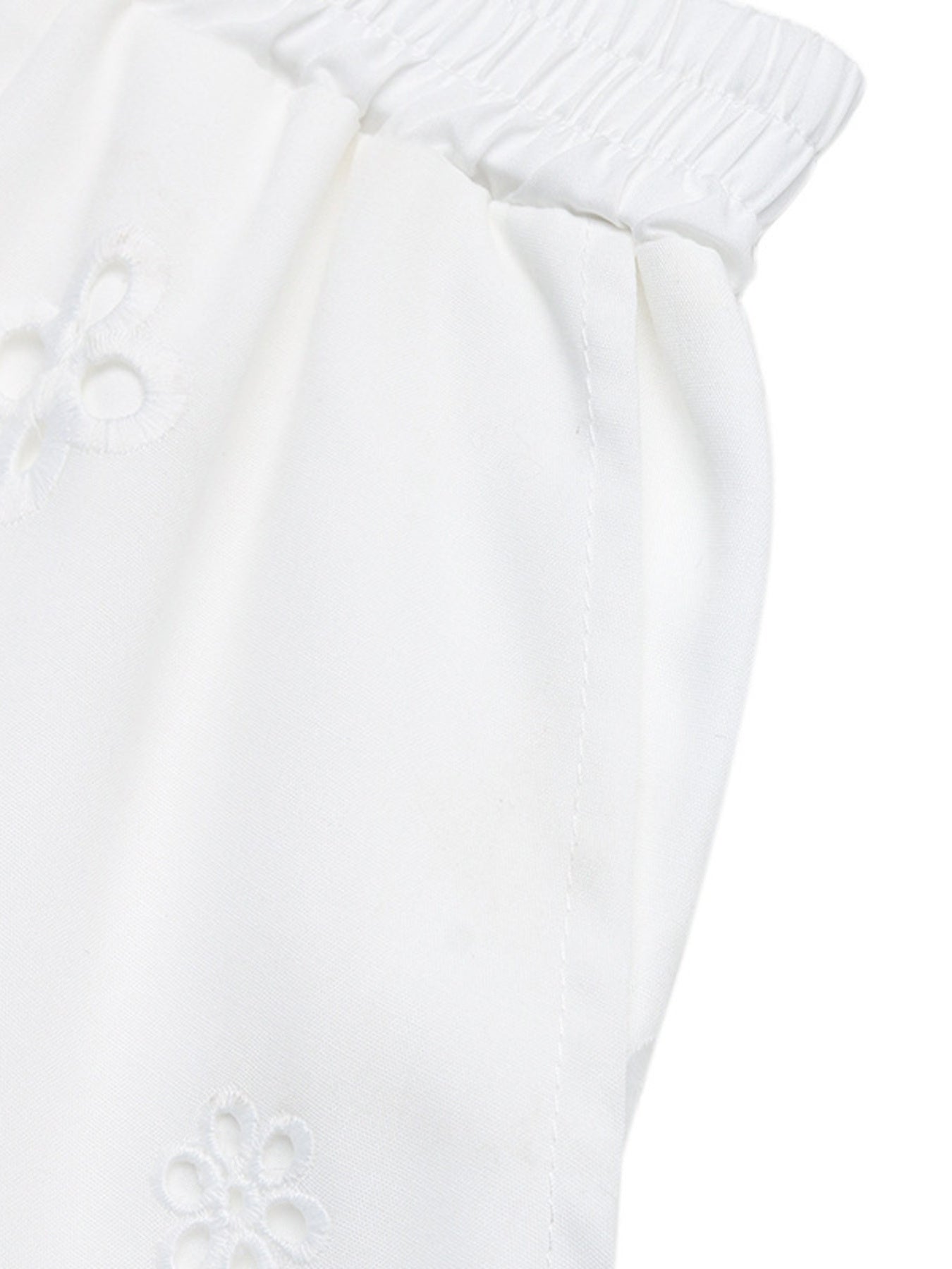 Embroidered Lace Hem Shorts - cas7m